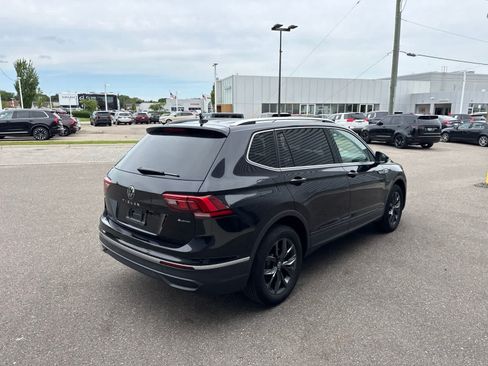 Used 2023 Volkswagen Tiguan SE AWD/4WD image 5