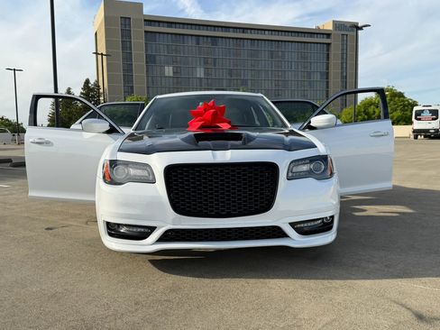 Used 2013 Chrysler 300 S RWD image 64