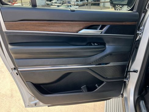 Used 2024 Jeep Grand Wagoneer L 4WD image 18