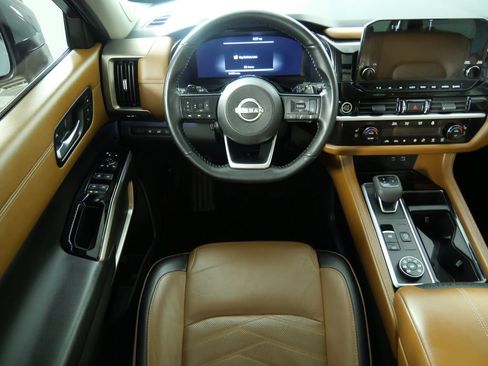 Used 2023 Nissan Pathfinder Platinum AWD/4WD image 19