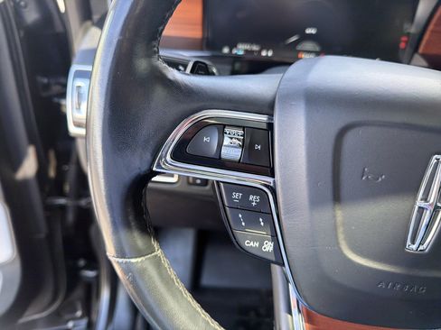 Used 2019 Lincoln Navigator Reserve AWD/4WD image 3