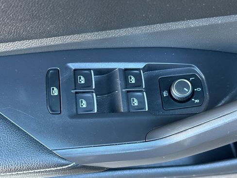 Used 2024 Volkswagen Jetta SE image 11