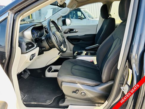 Used 2020 Chrysler Pacifica Touring w/ Cold Weather Group image 3