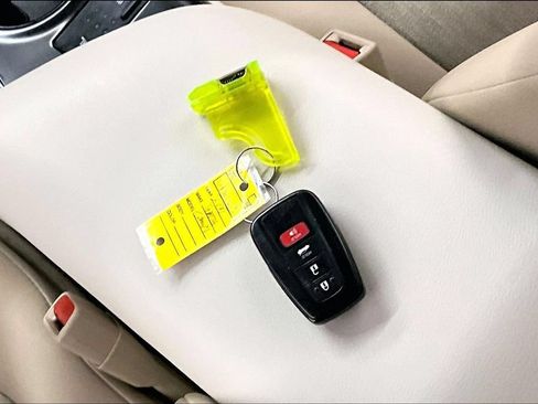 Used 2019 Toyota Camry LE FWD image 32