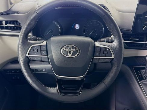 Used 2023 Toyota Sienna Limited AWD/4WD image 13