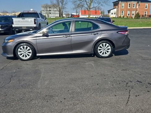 Used 2019 Toyota Camry LE image 4