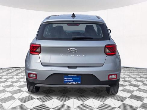 Certified 2022 Hyundai Venue SE image 17