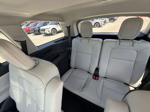 New 2026 Lincoln Aviator AWD image 24