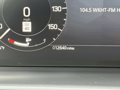 Certified 2025 Land Rover Discovery Dynamic SE image 32