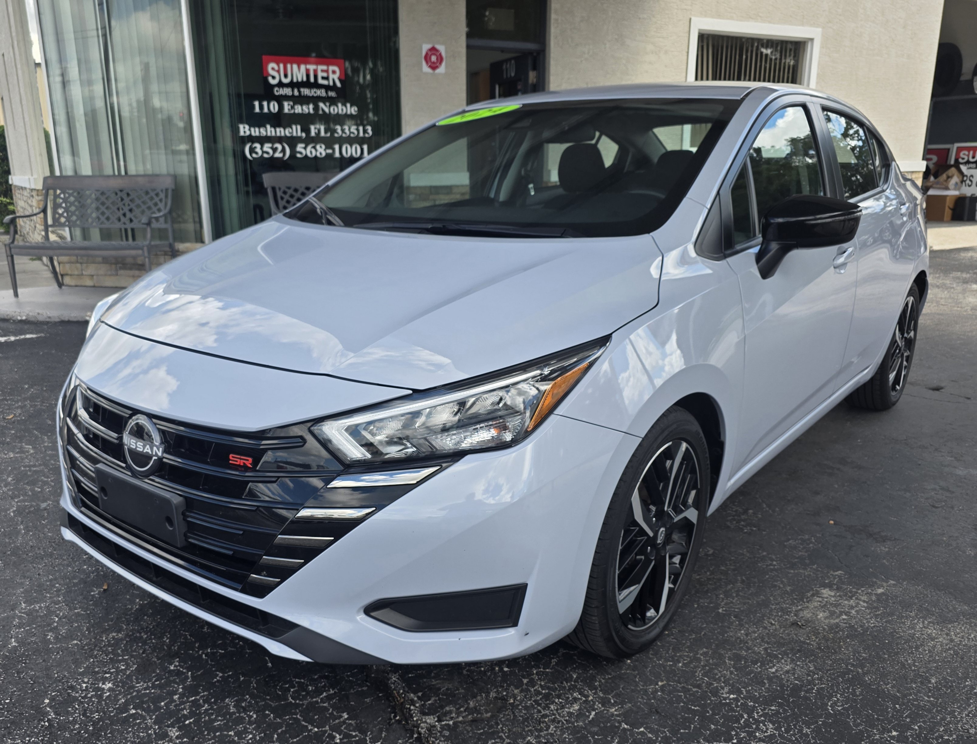 Used 2024 Nissan Versa SR FWD image 2