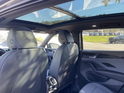 New 2026 Volkswagen Tiguan SE R-Line FWD image 13