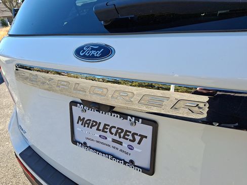 Certified 2022 Ford Explorer XLT w/ Equipment Group 202A image 30