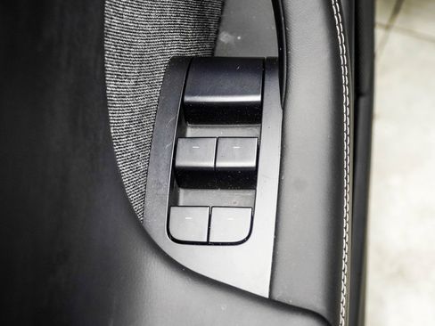 Used 2022 Tesla Model X image 32