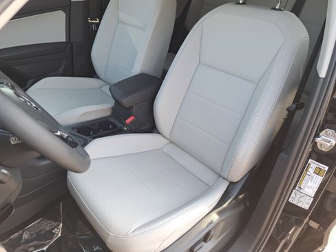 Certified 2021 Volkswagen Tiguan SE image 14