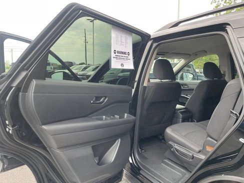 Used 2025 Nissan Pathfinder SV AWD/4WD image 29