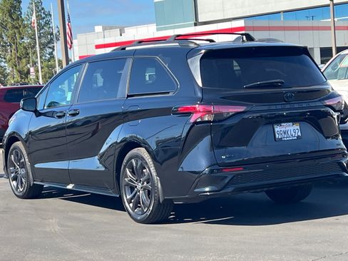 Used 2025 Toyota Sienna XSE w/ XSE Plus Package FWD image 5