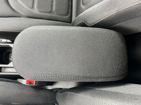 Used 2019 Jeep Renegade Latitude w/ Cold Weather Group image 29