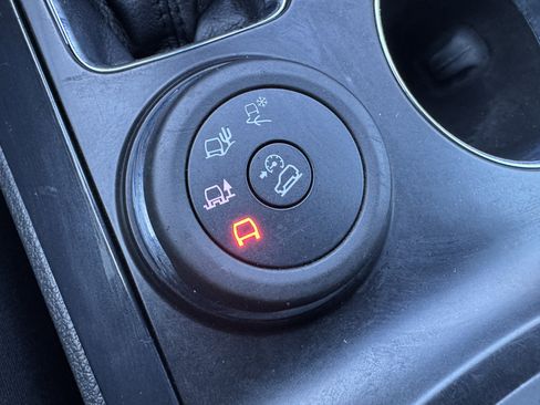 Used 2017 Ford Explorer XLT w/ Equipment Group 202A image 31