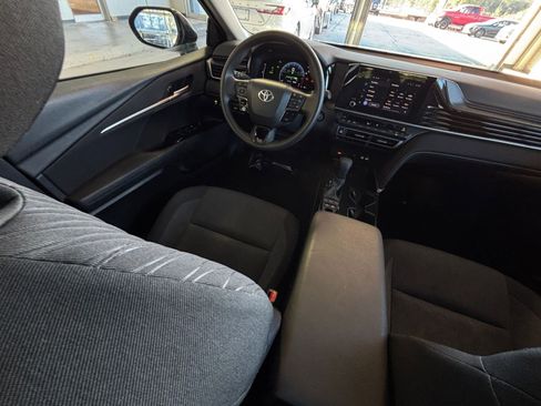 Used 2025 Toyota Camry LE image 38