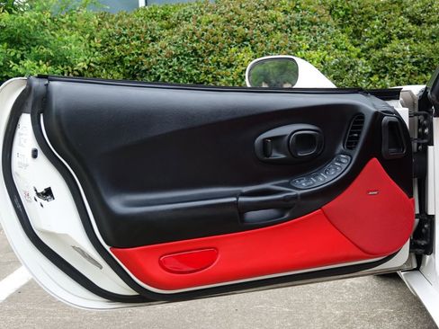 Used 2001 Chevrolet Corvette Convertible w/ Preferred Equipment Group2 image 36