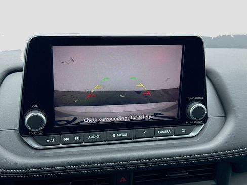 Used 2024 Nissan Rogue S image 10