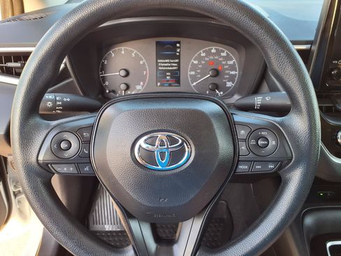 Used 2025 Toyota Corolla LE w/ LE Premium Package FWD image 22