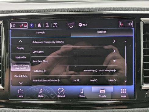 Used 2024 Chrysler Pacifica Touring-L FWD image 7