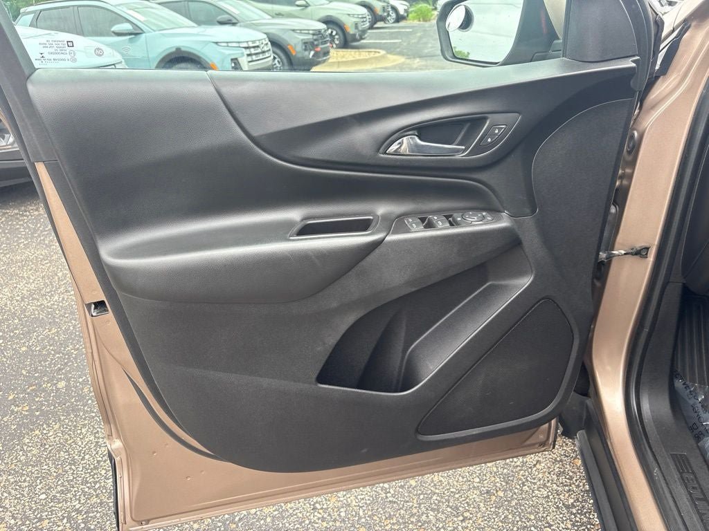 Used 2019 Chevrolet Equinox LT FWD image 16