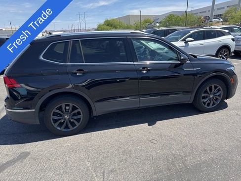 Used 2022 Volkswagen Tiguan SE w/ Panoramic Sunroof Package FWD image 3
