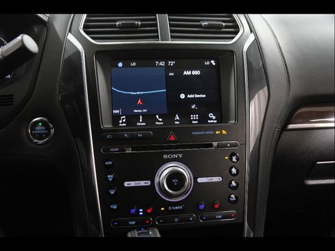 Used 2018 Ford Explorer Platinum AWD/4WD image 10