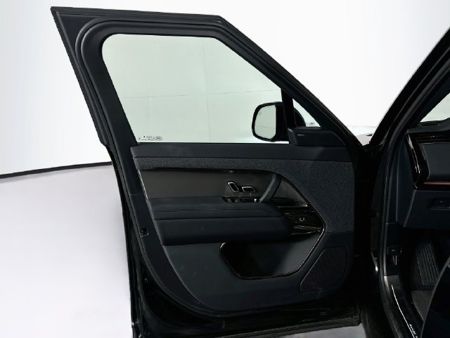 Used 2025 Land Rover Range Rover Sport SE AWD/4WD image 11