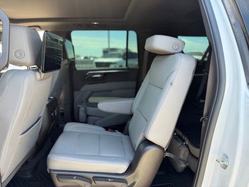 Used 2025 Chevrolet Suburban Z71 w/ Z71 Off-Road Package AWD/4WD image 4
