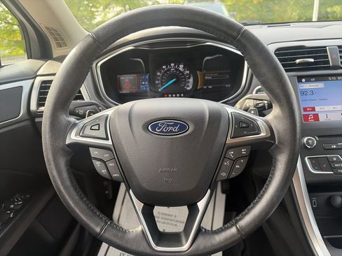 Used 2017 Ford Fusion SE w/ Fusion SE Technology Package FWD image 15