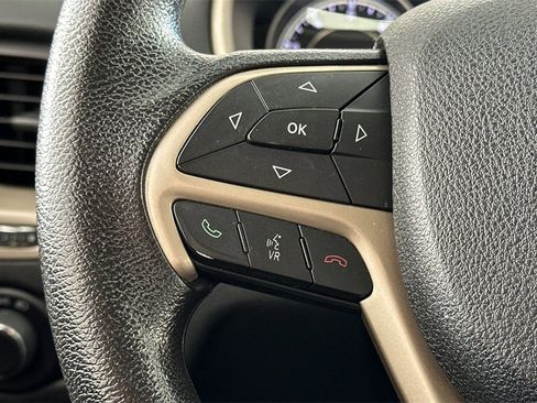 Used 2016 Jeep Cherokee Sport FWD image 24