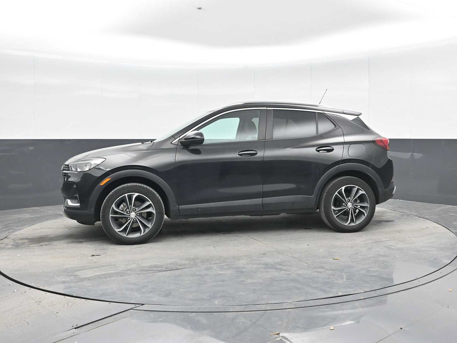 Used 2023 Buick Encore GX Select w/ Safety Package II AWD/4WD image 4