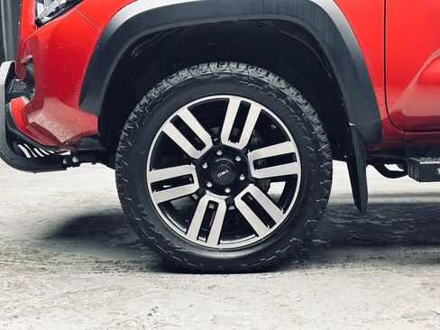 Used 2020 Toyota Tacoma TRD Off-Road AWD/4WD image 38