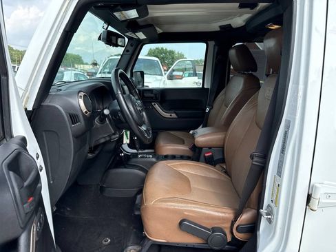 Used 2017 Jeep Wrangler Unlimited Sahara AWD/4WD image 23
