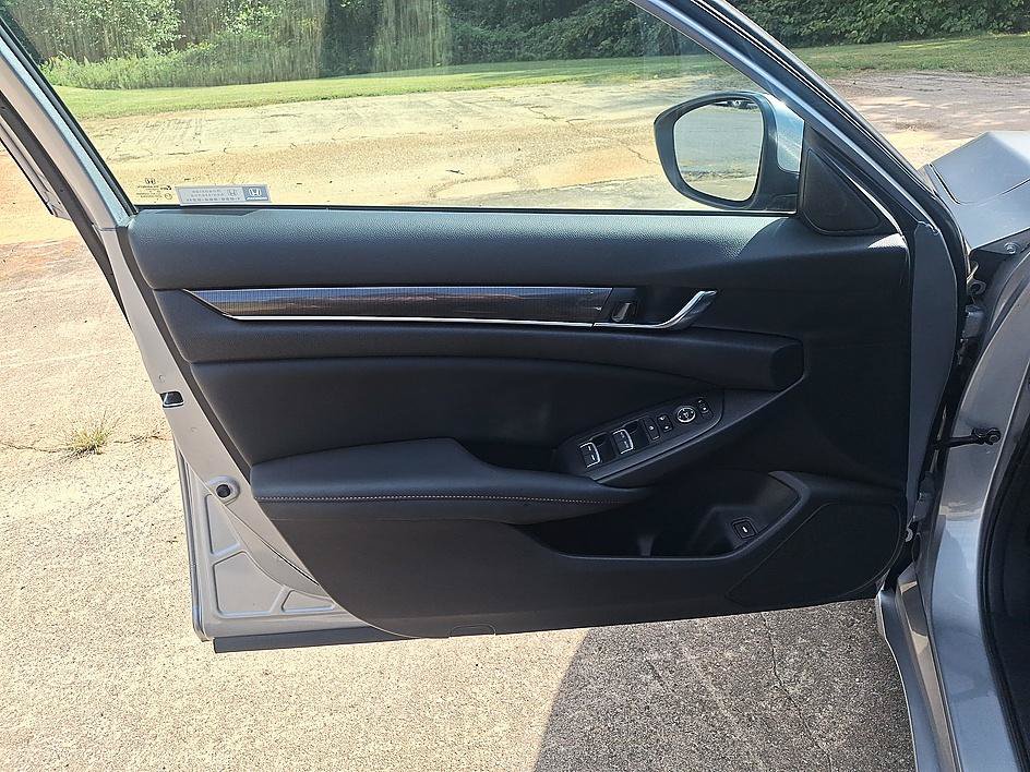 Used 2019 Honda Accord Sport image 9