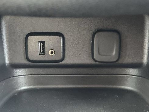 Used 2018 Chevrolet Equinox LT FWD image 26