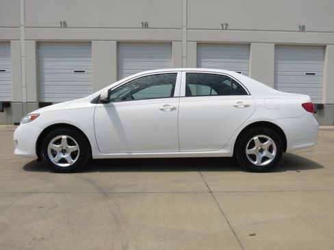 Used 2010 Toyota Corolla FWD image 5