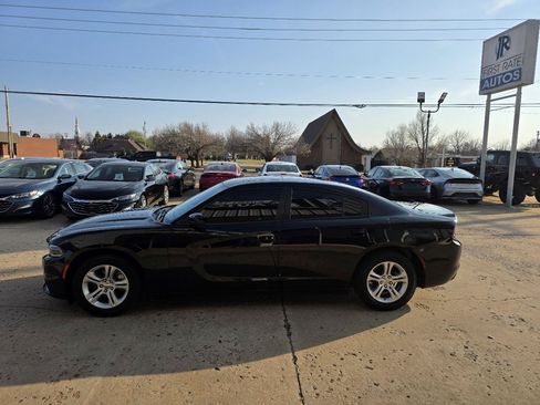 Used 2022 Dodge Charger SXT w/ Leather Interior Group RWD image 4