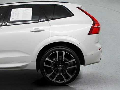 Certified 2023 Volvo XC60 B5 Ultimate w/ Climate Package image 33