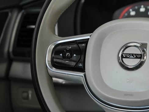 Used 2017 Volvo XC90 T6 Momentum w/ Vision Package image 16