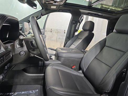 Used 2024 Chevrolet Tahoe Z71 w/ Off-Road Capability Package image 15