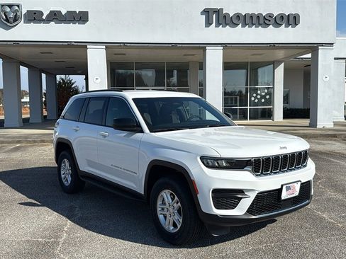 New 2025 Jeep Grand Cherokee Laredo image 2