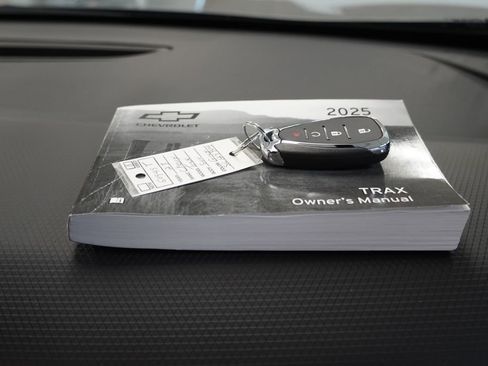 Certified 2025 Chevrolet Trax RS w/ Driver Confidence Package image 35