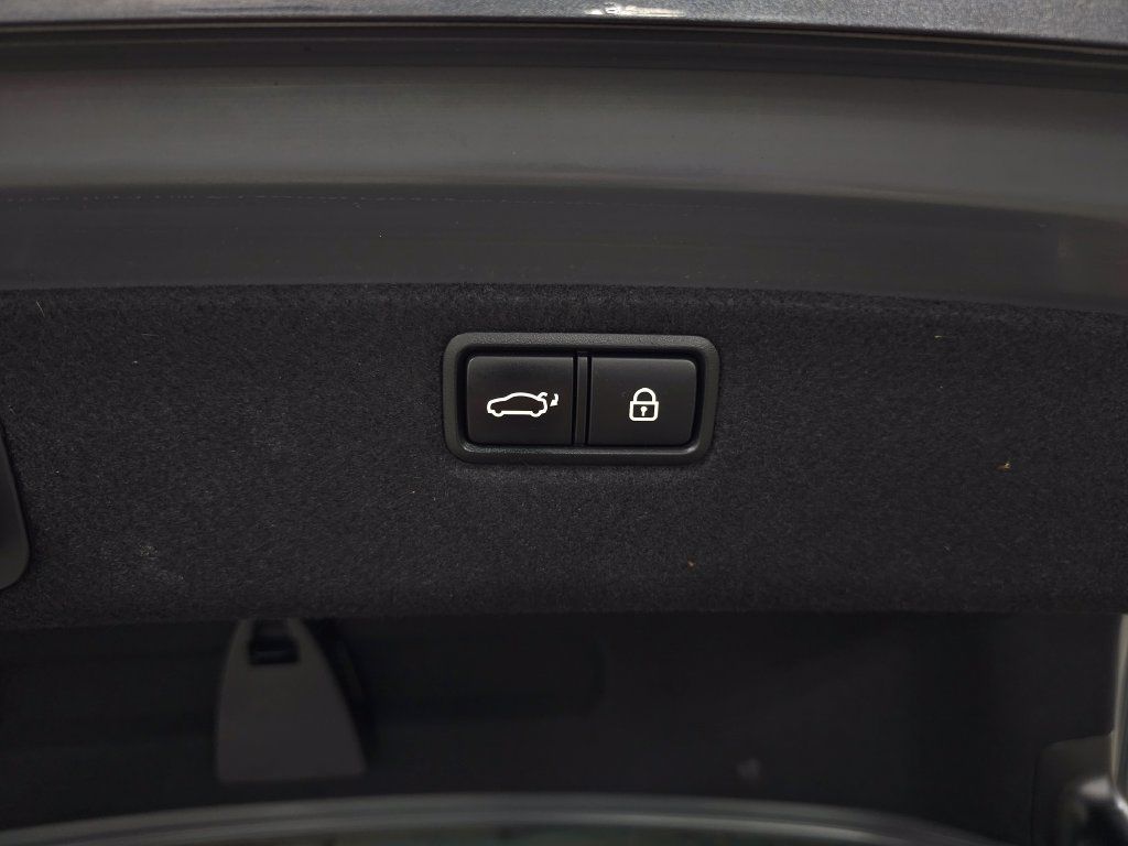 Used 2018 Genesis G80 3.3T Sport AWD/4WD image 9