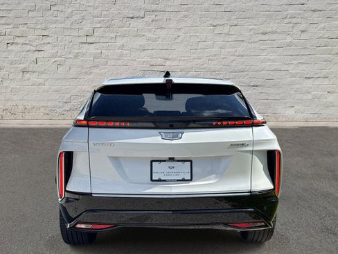Used 2025 Cadillac Lyriq Luxury w/ LPO, Floor Liner Package AWD/4WD image 4