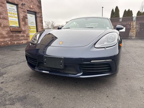 Used 2018 Porsche 718 Cayman image 4