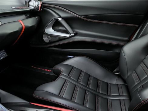 Used 2018 Ferrari 812 Superfast RWD image 36